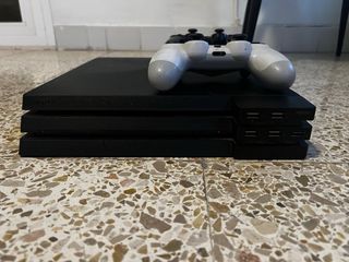 Play station 4 pro 1tb