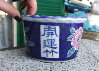 Vaso in ceramica decorato a mano 