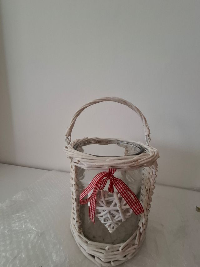 Macetero con funda de mimbre