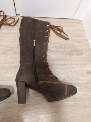 Botas altas  de cuero y plataforma 