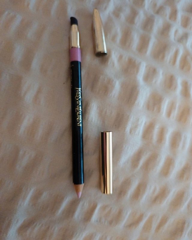 Lápiz Yves Saint Laurent
