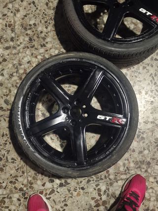Llantas Momo 17 pulgadas y cubiertas