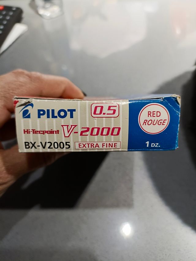 Caja de bolígrafos Pilot rojo