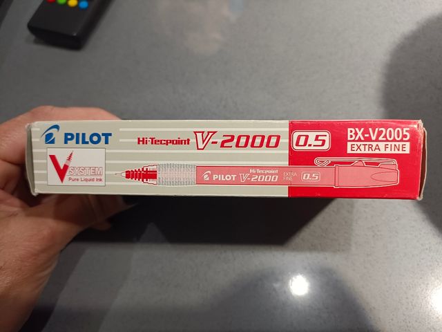 Caja de bolígrafos Pilot rojo