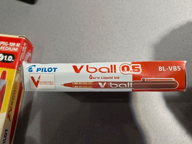 Caja de bolígrafos Pilot rojo