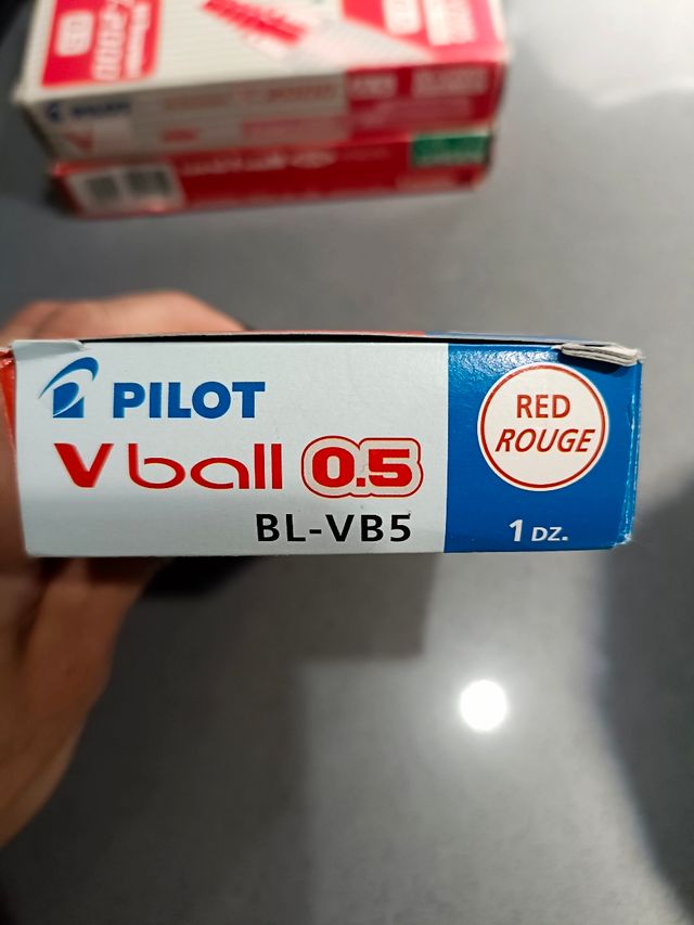 Caja de bolígrafos Pilot rojo