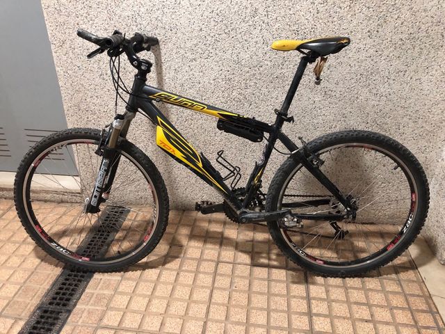 Bicicleta mountain bike