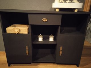 Mueble salón negro mate.