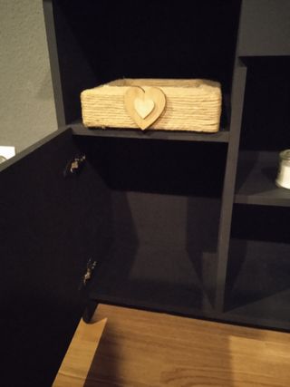 Mueble salón negro mate.
