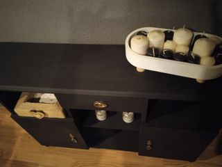 Mueble salón negro mate.