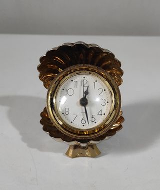 Conchiglia vintage in metallo con orologio 