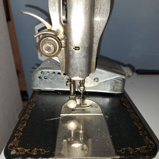 Maquina de coser ALFA con pedal motor