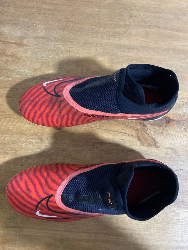 Botas de futbol talla 40,5. Sin cordones Nike