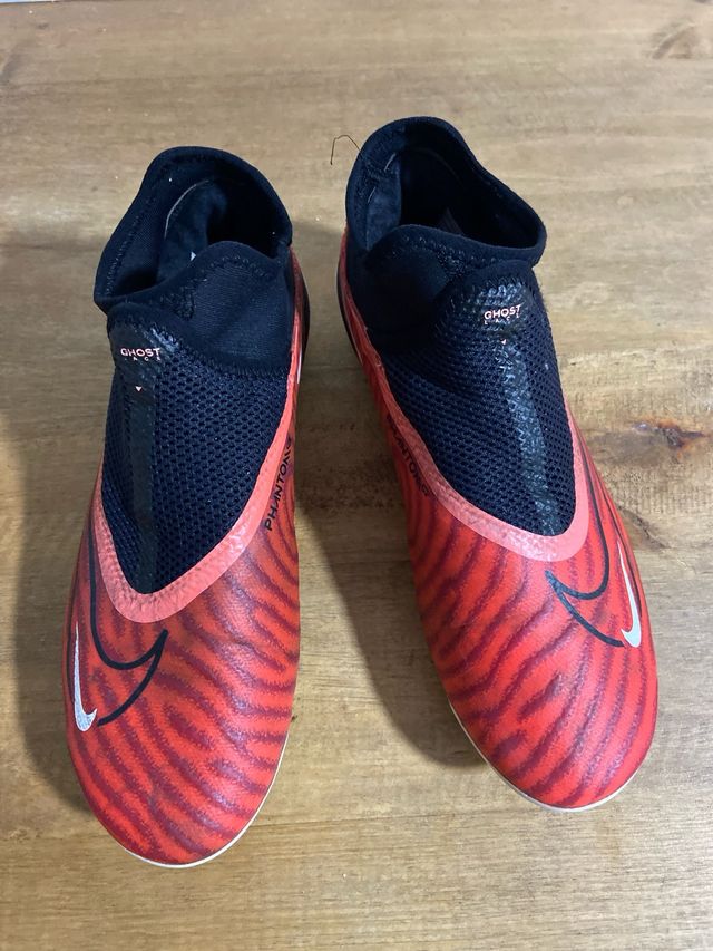 Botas de futbol talla 40,5. Sin cordones Nike