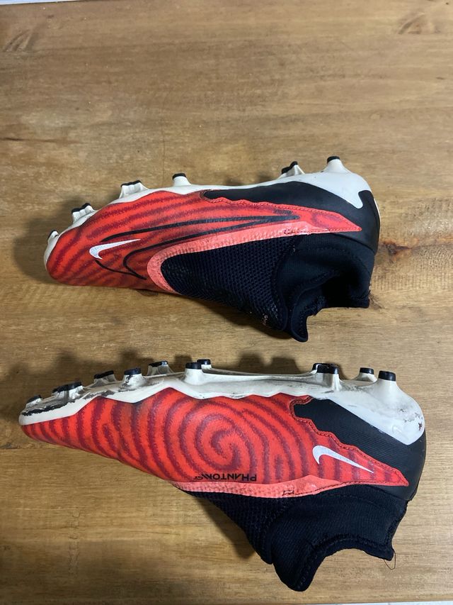 Botas de futbol talla 40,5. Sin cordones Nike