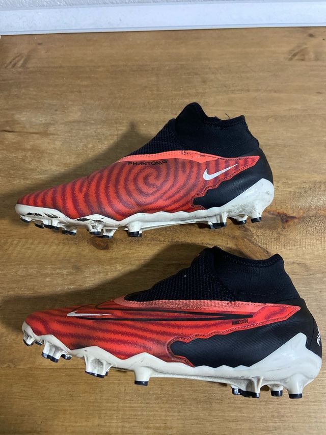 Botas de futbol talla 40,5. Sin cordones Nike