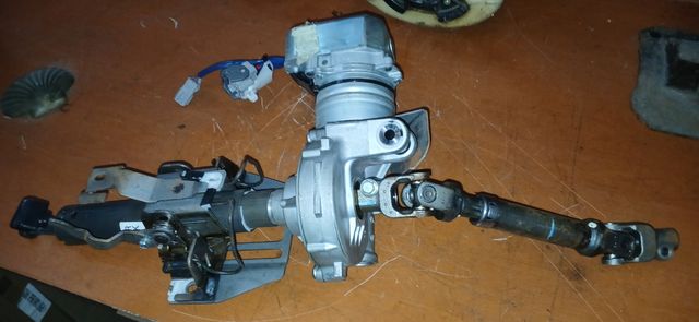 Columna dirección toyota auris