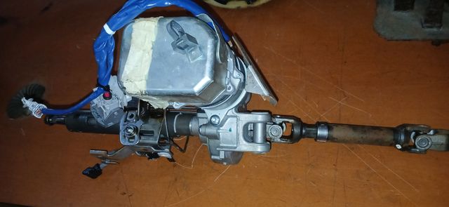 Columna dirección toyota auris