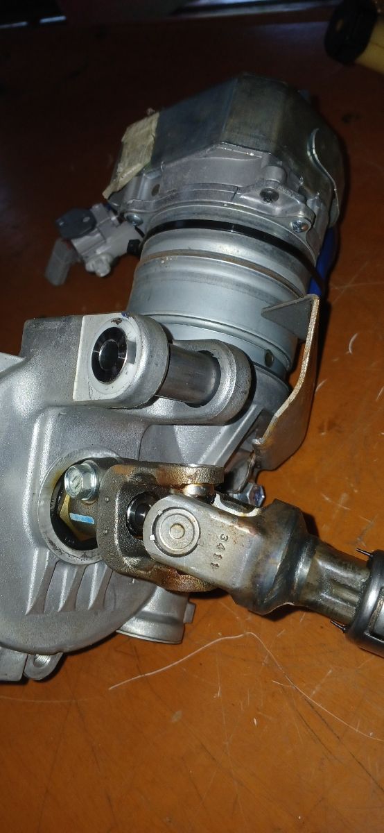 Columna dirección toyota auris