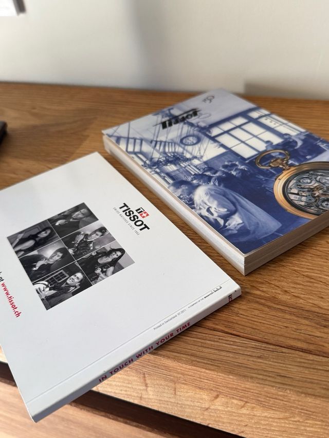 Soporte reloj Tissot + dos libros