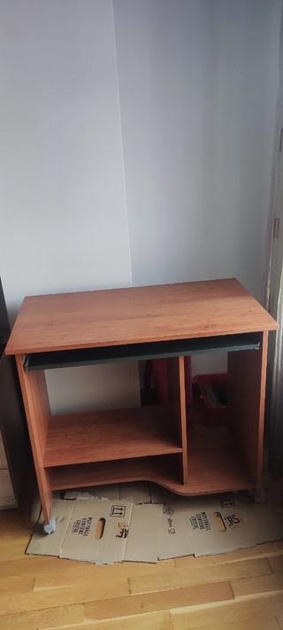 Mesa ordenador y estudio