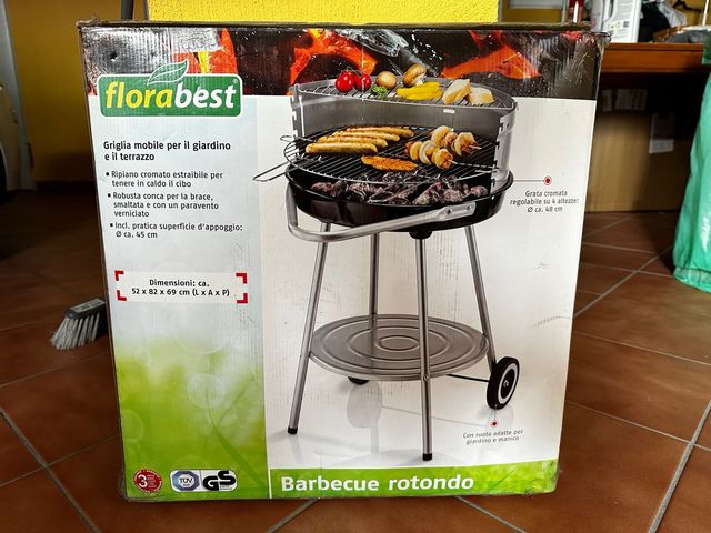 Barbacoa carbón con ruedas sin estrenar.