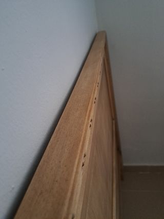 Cabecero de madera natural con talla