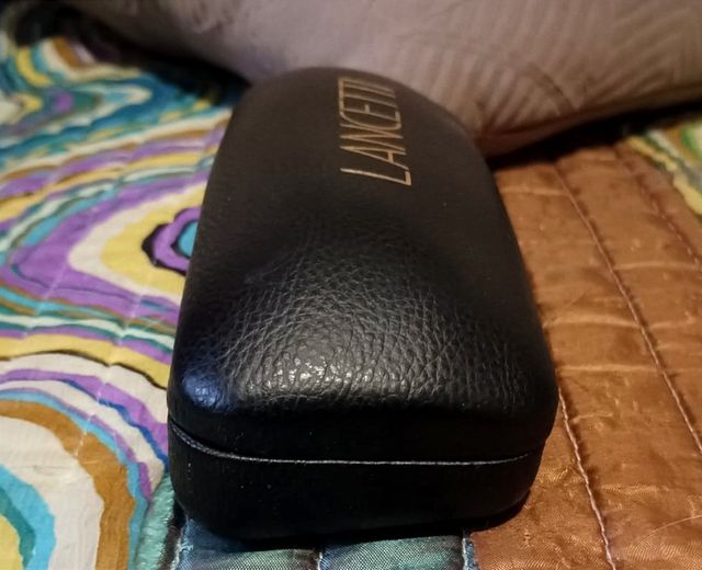 Lancetti: custodia rigida per occhiali.