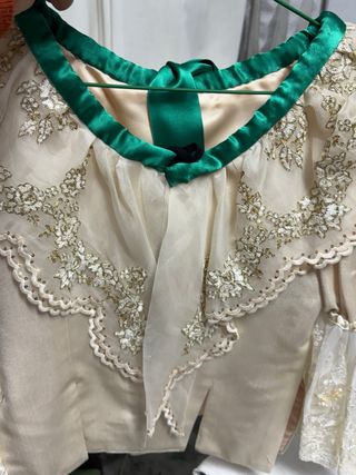 Vestido  fallera con mantelentas  