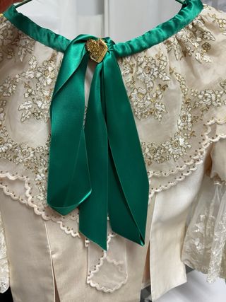 Vestido  fallera con mantelentas  