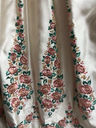 Vestido  fallera con mantelentas  