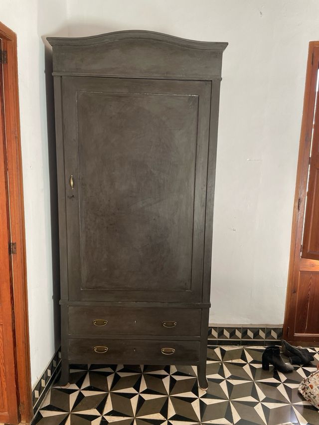 Armario antiguo mallorquín restaurado con encanto