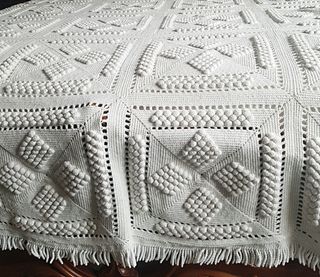 Colcha cubrecama hecha a mano