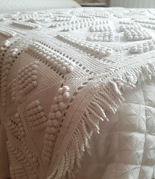 Colcha cubrecama hecha a mano