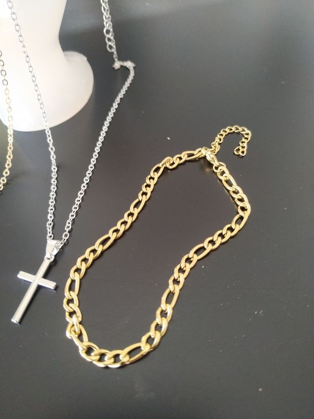 Lote collares con Cruz y pulseras