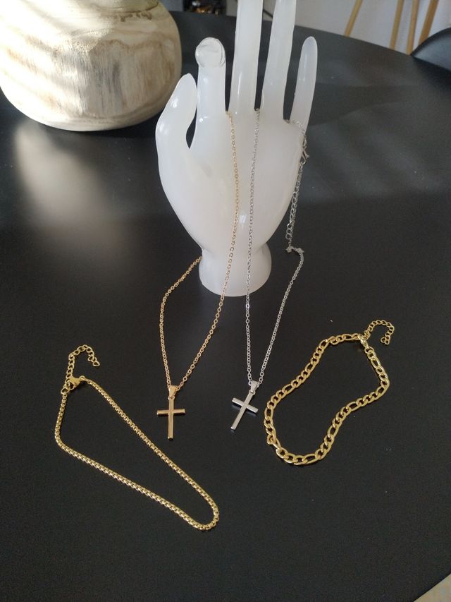 Lote collares con Cruz y pulseras