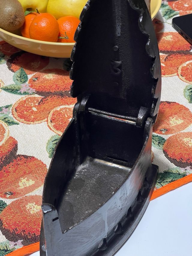 Ferro da stiro antico