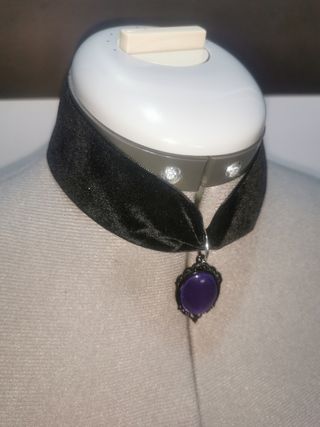 Gargantilla terciopelo y camafeo morado 
