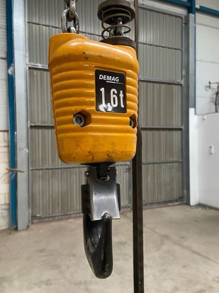 GRUA DEMAG