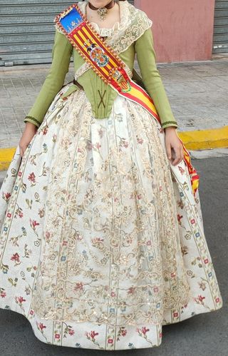 Traje de Valenciana. Talla 8 años.