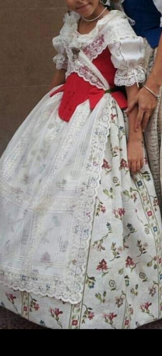 Traje de Valenciana. Talla 8 años.