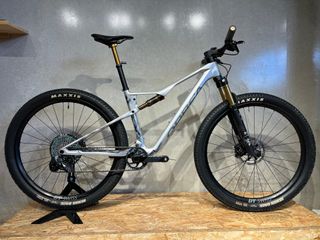 ORBEA OIZ M-LTD 2023 PLATA TALLA M