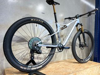 ORBEA OIZ M-LTD 2023 PLATA TALLA M