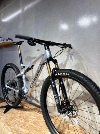 ORBEA OIZ M-LTD 2023 PLATA TALLA M