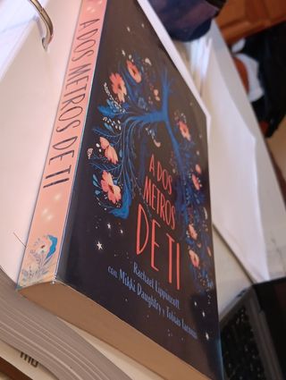 A dos metros de ti, tamaño normal