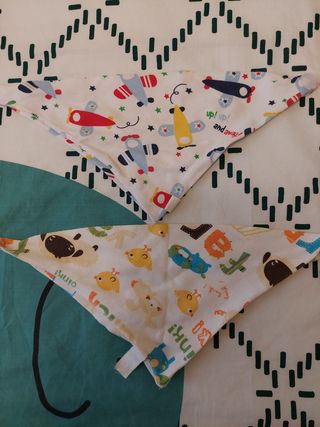 Dos baberos más regalo 
