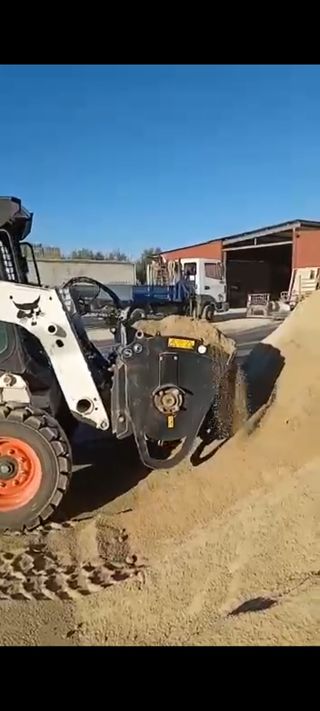 Maquina excavaciones hormigonera  obra 