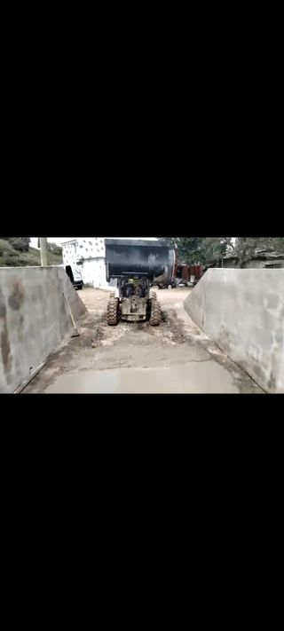 Maquina excavaciones hormigonera  obra 