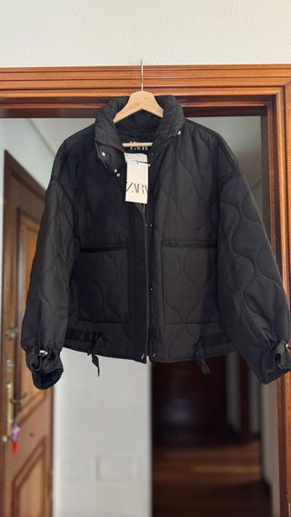 Cazadora acolchada water repellent de Zara