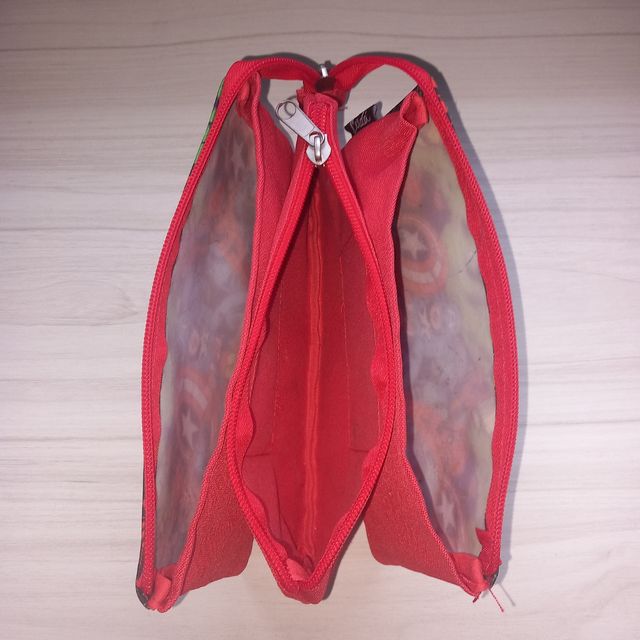 ESTUCHE DE SUPER HÉROES.